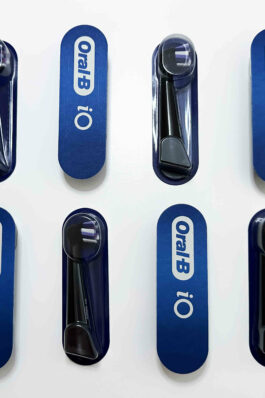Oral-B iO Radiant White -harjaspäät, 8 kpl (musta)
